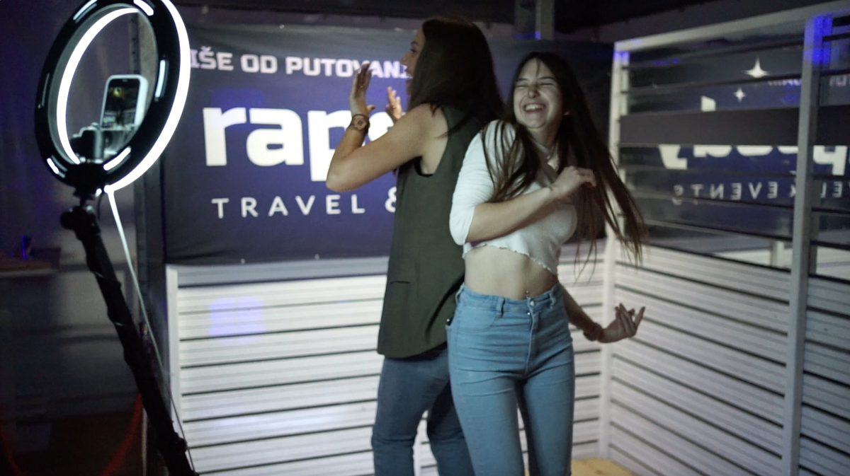 selfie-spin-rotirajuca-kamera-360-video-booth-2